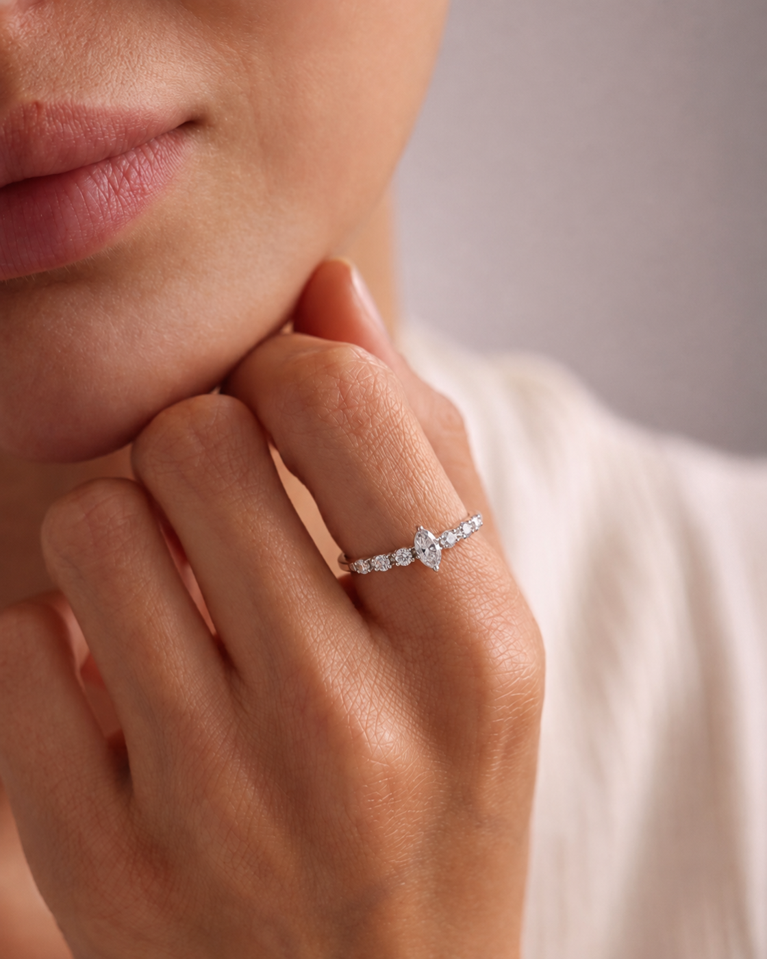 Anel Meia Aliança Gota Diamantes