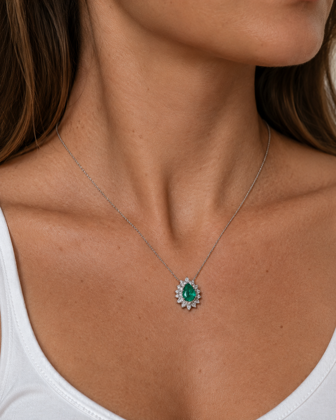 Colar Gota Esmeralda e Diamantes