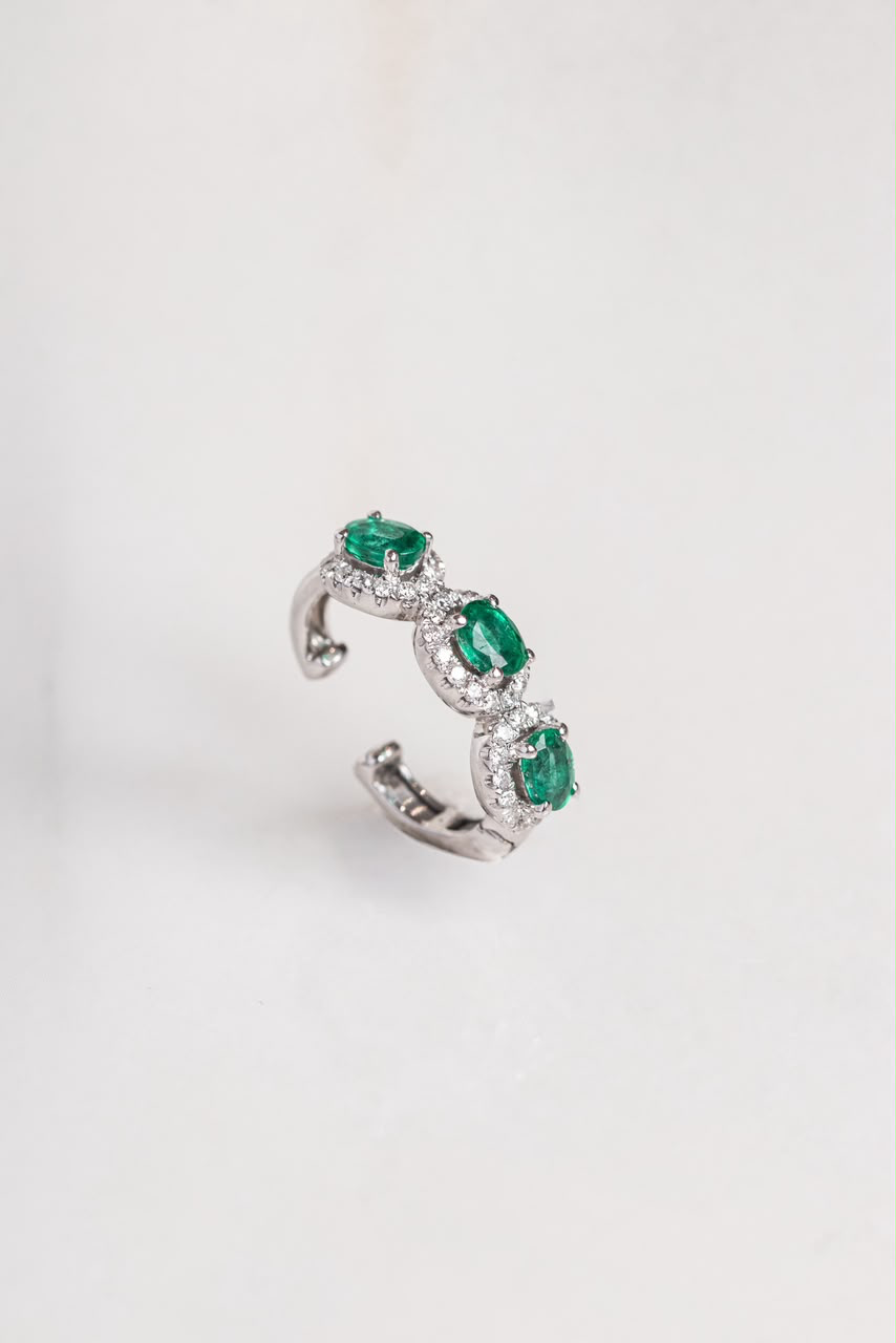 Brinco Piercing Único Diamante e Esmeraldas